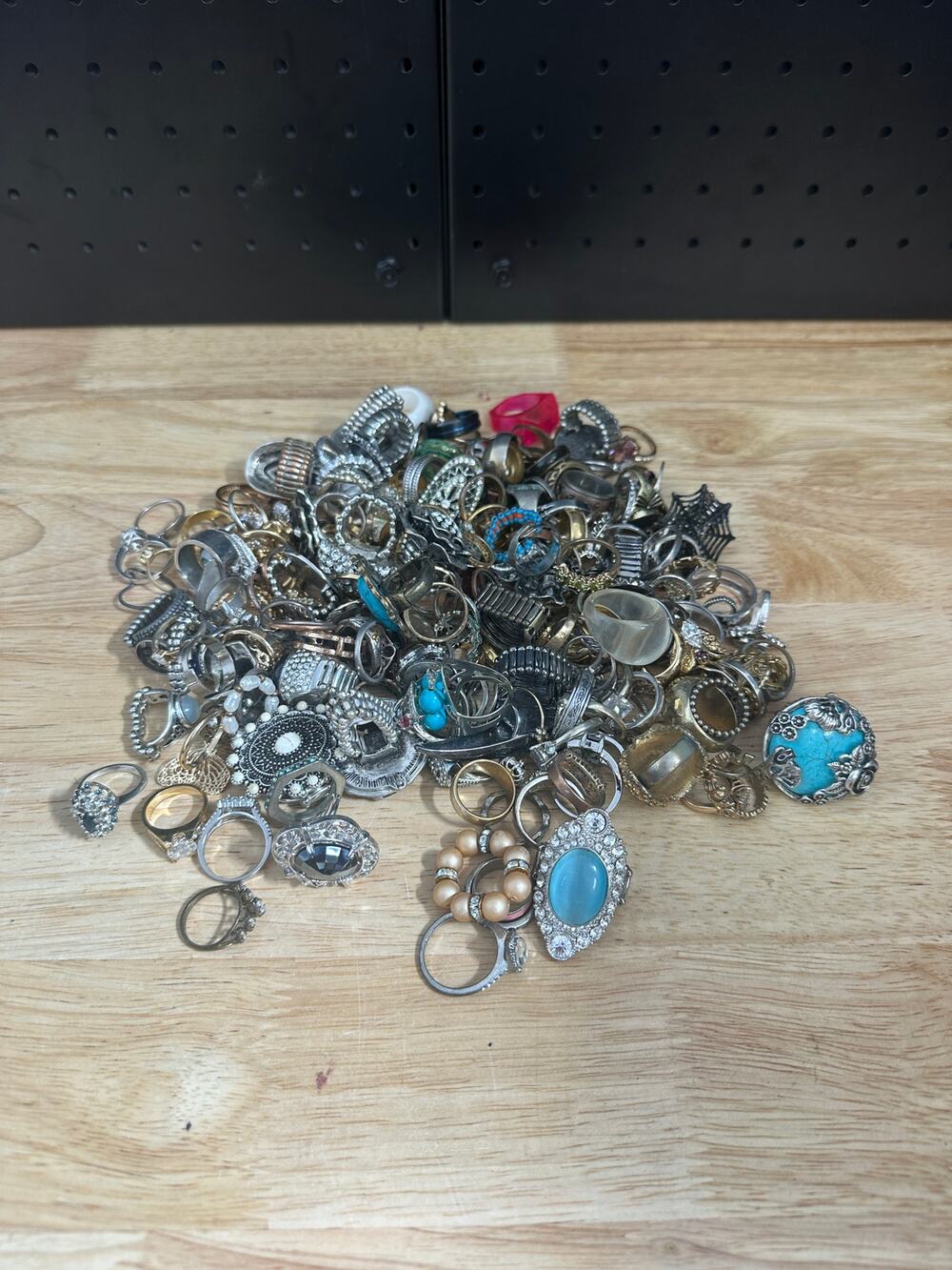 Preowned Lot Of 200 Rings Vintage & Modern Mens & Women Various Conditions